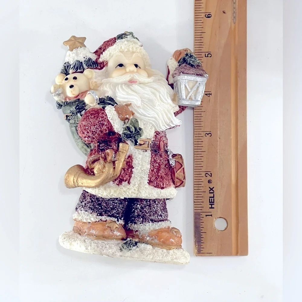 Designspirations Santa Claus Figurine 5.5” Resin Sugar Flocked Sparkling FLAW